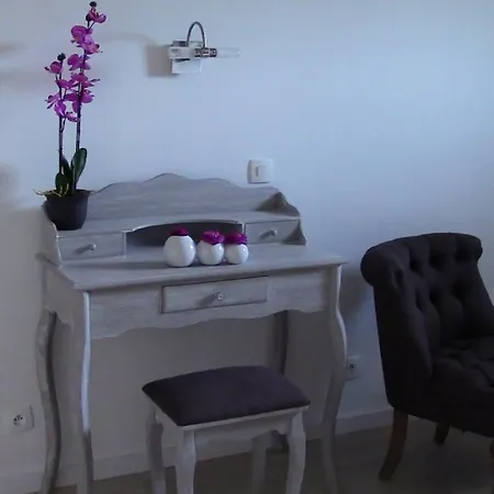 La Bastide Du Moulin - Mont St Michel Bed & Breakfast 3*