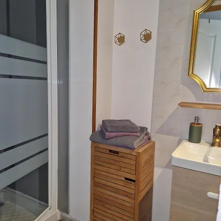 La Bastide Du Moulin - Mont St Michel Bed & Breakfast 3*