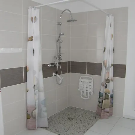 Alojamento de Acomodação e Pequeno-almoço La Bastide Du Moulin - Mont St Michel 3*