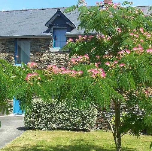 La Bastide Du Moulin - Mont St Michel Bed & Breakfast 3*