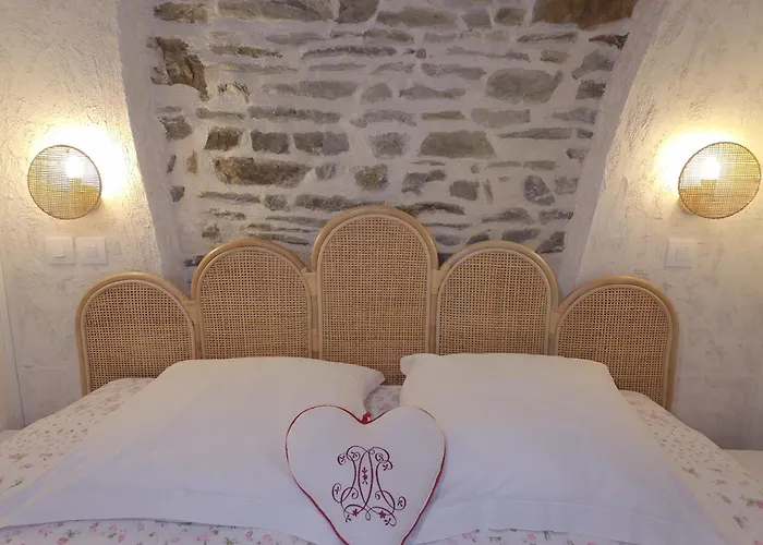 La Bastide Du Moulin - Mont St Michel Bed & Breakfast 3*