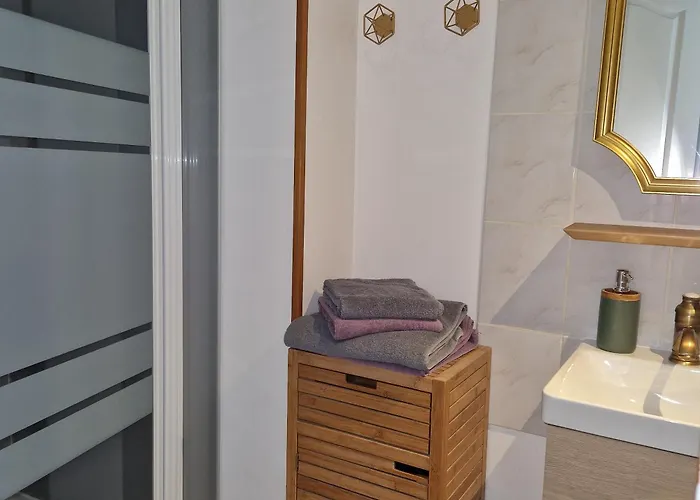 La Bastide Du Moulin - Mont St Michel Bed & Breakfast 3*